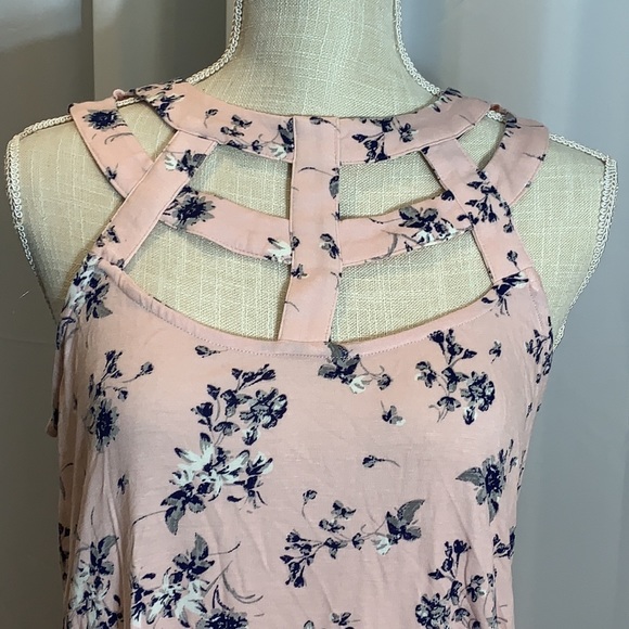 New! Maurices Floral Tank Top - Picture 2 of 7